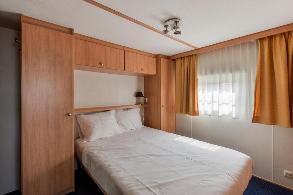 Chalet For 2 At The Beach Зандфорт Экстерьер фото