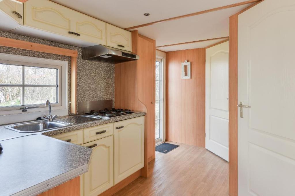 Chalet For 2 At The Beach Зандфорт Экстерьер фото